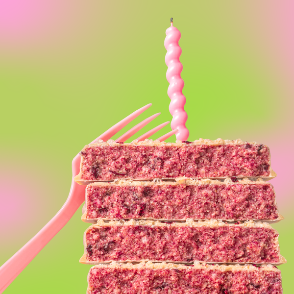 BATON W BIAŁEJ POLEWIE “BIRTHDAY CAKE”